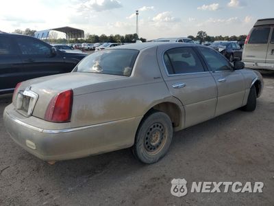 Trzecie zdjęcie samochodu z tyłu: 2000 LINCOLN TOWN CAR SIGNATURE VIN:1LNHM82WXYY770304 - miniatura