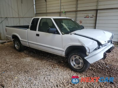 Czwarte zdjęcie samochodu z boku: 1999 GMC SONOMA VIN:1GTCS19X7X8503940 - miniatura