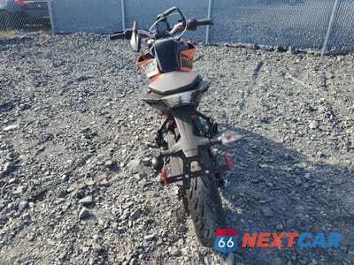 Czwarte zdjęcie samochodu z boku: 2023 KTM 200 DUKE VIN:MD2JPC400PC015984 - miniatura