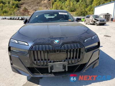 Piąte zdjęcie samochodu w środku: 2023 BMW 760 XI VIN:WBA33EJ09PCM38862 - miniatura