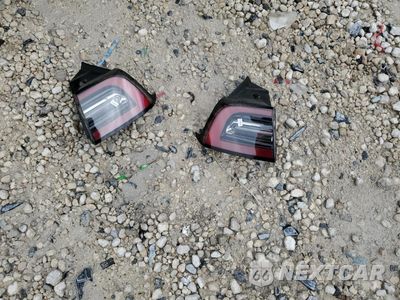 Zdjęcie 12 z 13 samochodu: 2024 TESLA MODEL Y VIN:7SAYGDED6RF098213 - miniatura