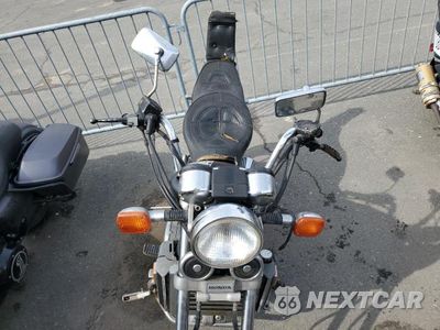 Piąte zdjęcie samochodu w środku: 1983 HONDA VF750 VIN:JH2RC0712DM107375 - miniatura