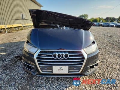 Piąte zdjęcie samochodu w środku: 2017 AUDI Q7 PRESTIGE VIN:WA1VAAF74HD003527 - miniatura