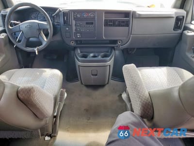 Zdjęcie 8 z 13 samochodu: 2003 CHEVROLET EXPRESS G3500 VIN:1GAHG39U531200322 - miniatura