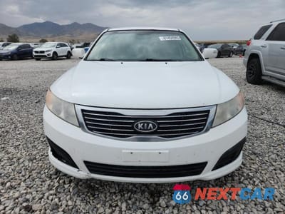 Piąte zdjęcie samochodu w środku: 2010 KIA OPTIMA LX VIN:KNAGG4A82A5432399 - miniatura