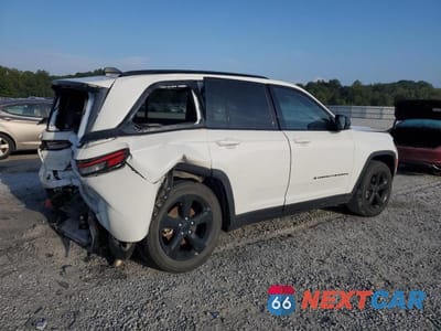 Trzecie zdjęcie samochodu z tyłu: 2022 JEEP GRAND CHEROKEE LAREDO VIN:1C4RJHAG7N8573971 - miniatura