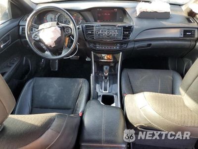 Zdjęcie 8 z 13 samochodu: 2017 HONDA ACCORD SPORT VIN:1HGCR2F50HA076584 - miniatura