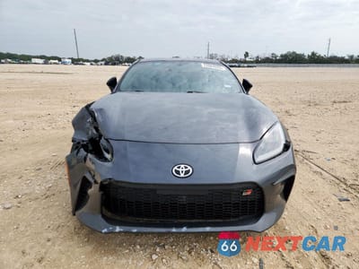 Piąte zdjęcie samochodu w środku: 2022 TOYOTA GR 86 VIN:JF1ZNBC15N8752395 - miniatura