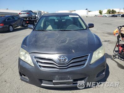Piąte zdjęcie samochodu w środku: 2011 TOYOTA CAMRY BASE VIN:4T1BF3EK9BU743668 - miniatura