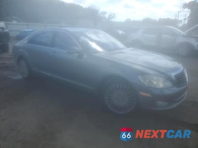 Czwarte zdjęcie samochodu z boku: 2007 MERCEDES-BENZ S 550 VIN:WDDNG71X47A082217 - miniatura