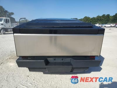 Zdjęcie 6 z 13 samochodu: 2024 TESLA CYBERTRUCK VIN:7G2CEHEE1RA049685 - miniatura