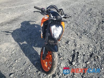 Drugie zdjęcie samochodu z przodu: 2023 KTM 200 DUKE VIN:MD2JPC400PC015984 - miniatura