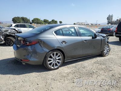 Trzecie zdjęcie samochodu z tyłu: 2023 MAZDA 3 SELECT VIN:3MZBPABM3PM366470 - miniatura