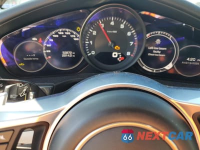 Zdjęcie 9 z 16 samochodu: 2018 PORSCHE PANAMERA 4 VIN:WP0AA2A72JL101680 - miniatura