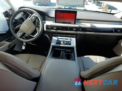 Zdjęcie 8 z 16 samochodu: 2023 LINCOLN AVIATOR VIN:5LM5J6XC0PGL25439 - miniatura
