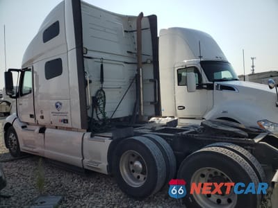 Trzecie zdjęcie samochodu z tyłu: 2019 VOLVO VN VNL - TRUCKS SEMI TRUCK VIN:4V4NC9EH5KN211589 - miniatura