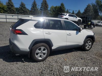 Trzecie zdjęcie samochodu z tyłu: 2021 TOYOTA RAV4 XLE VIN:2T3P1RFV6MC198718 - miniatura