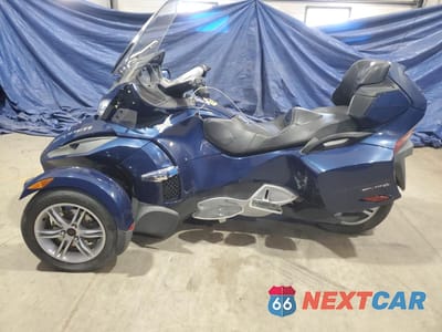 Trzecie zdjęcie samochodu z tyłu: 2010 CAN-AM SPYDER ROADSTER RT VIN:2BXJBKC1XAV001623 - miniatura