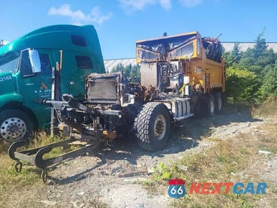 Drugie zdjęcie samochodu z przodu: 2021 VOLVO VHD VIN:4V5KC9EH4MN272336 - miniatura