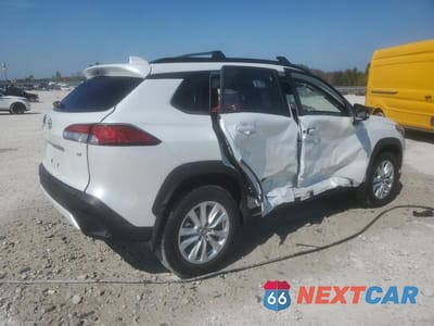 Trzecie zdjęcie samochodu z tyłu: 2024 TOYOTA COROLLA CROSS LE VIN:7MUBAAAG5RV092567 - miniatura