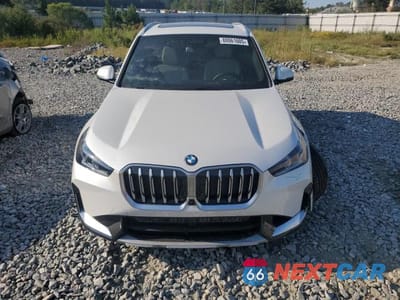 Piąte zdjęcie samochodu w środku: 2025 BMW X1 XDRIVE28I VIN:WBX73EF0XS5317450 - miniatura