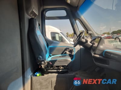 Zdjęcie 11 z 12 samochodu: 2022 RIVIAN EDV 700 VIN:7FCEHDB72NN005205 - miniatura