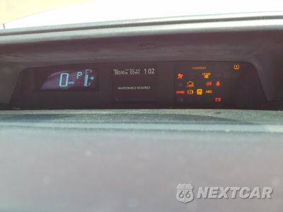 Zdjęcie 9 z 15 samochodu: 2014 TOYOTA PRIUS C VIN:JTDKDTB31E1068704 - miniatura