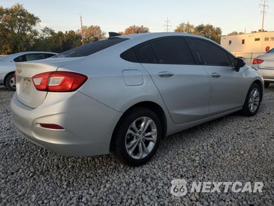 Trzecie zdjęcie samochodu z tyłu: 2019 CHEVROLET CRUZE LS VIN:1G1BC5SM7K7108132 - miniatura