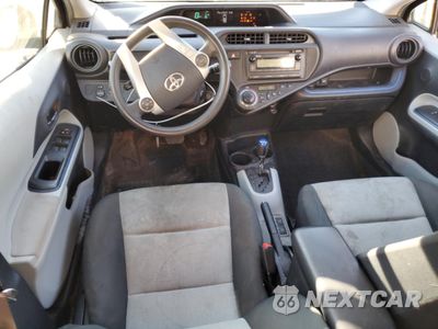 Zdjęcie 8 z 12 samochodu: 2013 TOYOTA PRIUS C VIN:JTDKDTB34D1045500 - miniatura