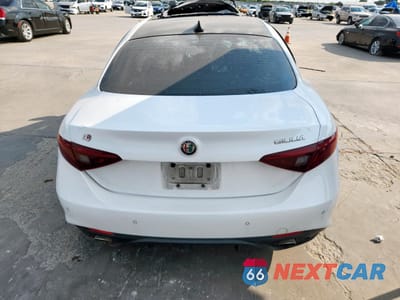 Zdjęcie 6 z 12 samochodu: 2017 ALFA ROMEO GIULIA TI VIN:ZARFAECN9H7548860 - miniatura