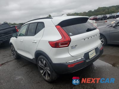Drugie zdjęcie samochodu z przodu: 2023 VOLVO XC40 PLUS VIN:YV4L12UW2P2020802 - miniatura