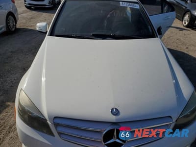 Zdjęcie 11 z 12 samochodu: 2011 MERCEDES-BENZ C 300 4MATIC VIN:WDDGF8BB4BR150661 - miniatura