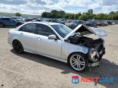 Czwarte zdjęcie samochodu z boku: 2012 MERCEDES-BENZ C 300 4MATIC VIN:WDDGF8BB3CA702408 - miniatura