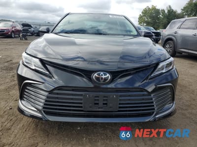 Piąte zdjęcie samochodu w środku: 2021 TOYOTA CAMRY LE VIN:4T1C11AK8MU545910 - miniatura