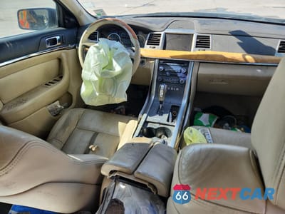 Zdjęcie 8 z 12 samochodu: 2009 LINCOLN MKS VIN:1LNHM93R69G625248 - miniatura