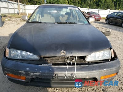 Piąte zdjęcie samochodu w środku: 1995 HONDA ACCORD EX VIN:1HGCD5659SA131637 - miniatura