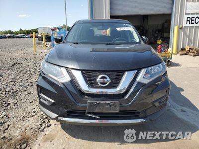 Piąte zdjęcie samochodu w środku: 2017 NISSAN ROGUE S VIN:KNMAT2MV1HP517601 - miniatura