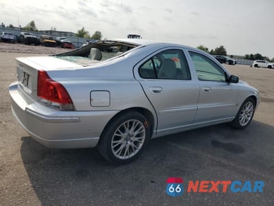 Trzecie zdjęcie samochodu z tyłu: 2005 VOLVO S60 T5 VIN:YV1RS547552456510 - miniatura