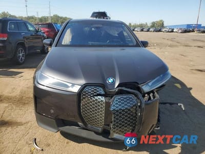 Piąte zdjęcie samochodu w środku: 2024 BMW IX XDRIVE50 VIN:WB523CF01RCN79774 - miniatura
