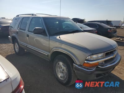 Czwarte zdjęcie samochodu z boku: 2001 CHEVROLET BLAZER VIN:1GNDT13W31K236282 - miniatura