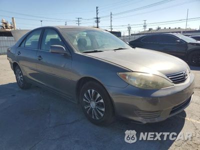 Czwarte zdjęcie samochodu z boku: 2005 TOYOTA CAMRY LE VIN:4T1BE32K25U941939 - miniatura