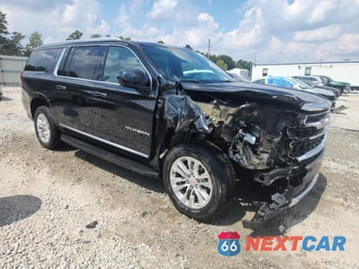 Czwarte zdjęcie samochodu z boku: 2021 GMC YUKON XL C1500 SLT VIN:1GKS1GKDXMR250673 - miniatura