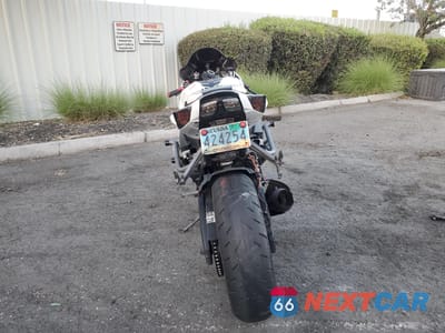 Czwarte zdjęcie samochodu z boku: 2011 SUZUKI GSX-R600 VIN:JS1GN7FAXB2103355 - miniatura