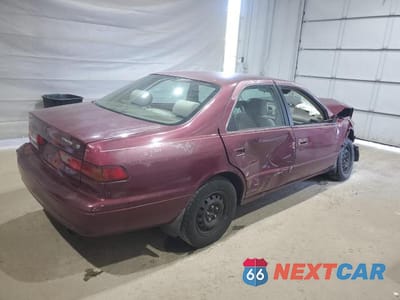 Trzecie zdjęcie samochodu z tyłu: 1997 TOYOTA CAMRY CE VIN:4T1BG22K4VU115954 - miniatura
