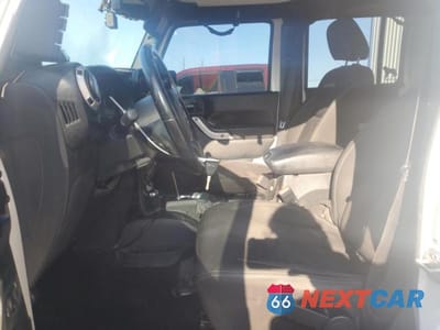 Zdjęcie 10 z 12 samochodu: 2016 JEEP WRANGLER UNLIMITED SAHARA VIN:1C4BJWEG2GL304390 - miniatura