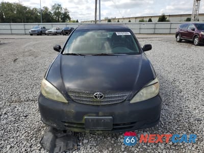 Piąte zdjęcie samochodu w środku: 2004 TOYOTA CAMRY LE VIN:4T1BE32K24U355031 - miniatura