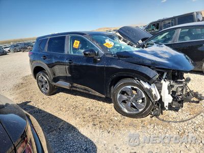 Czwarte zdjęcie samochodu z boku: 2025 NISSAN ROGUE SV VIN:5N1BT3BB0SC824268 - miniatura