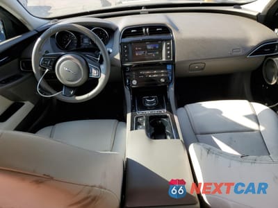 Zdjęcie 8 z 14 samochodu: 2017 JAGUAR XE VIN:SAJAR4BGXHA965323 - miniatura