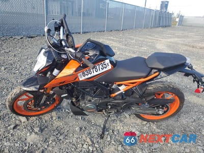 Trzecie zdjęcie samochodu z tyłu: 2023 KTM 200 DUKE VIN:MD2JPC400PC015984 - miniatura
