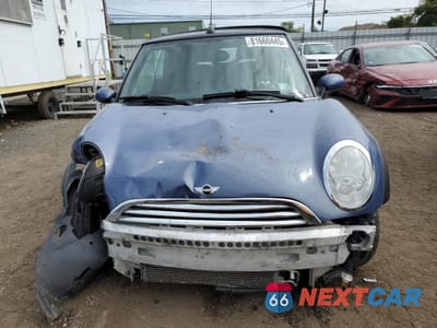 Piąte zdjęcie samochodu w środku: 2005 MINI COOPER VIN:WMWRF33515TF62977 - miniatura